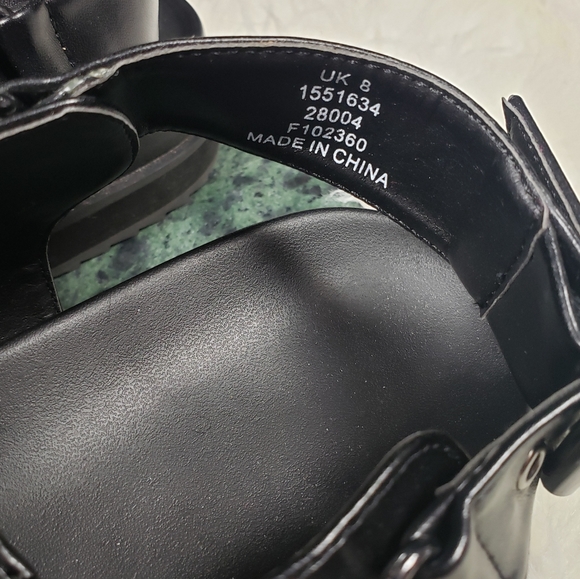 asos chunky sandal in black grunge - Picture 5 of 6